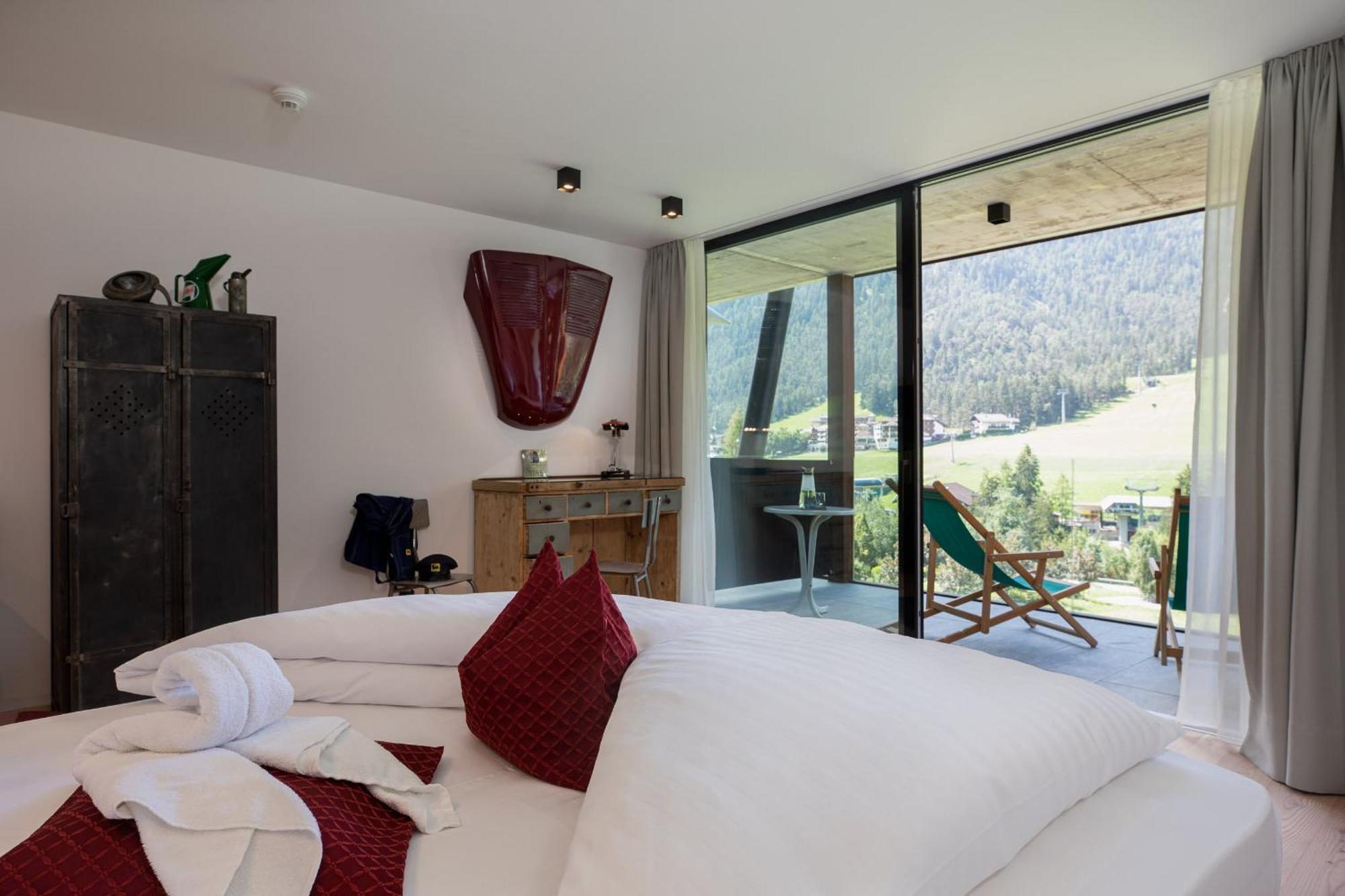Al Plan, A Mountain Moving Hotel San Vigilio Di Marebbe Ruang foto