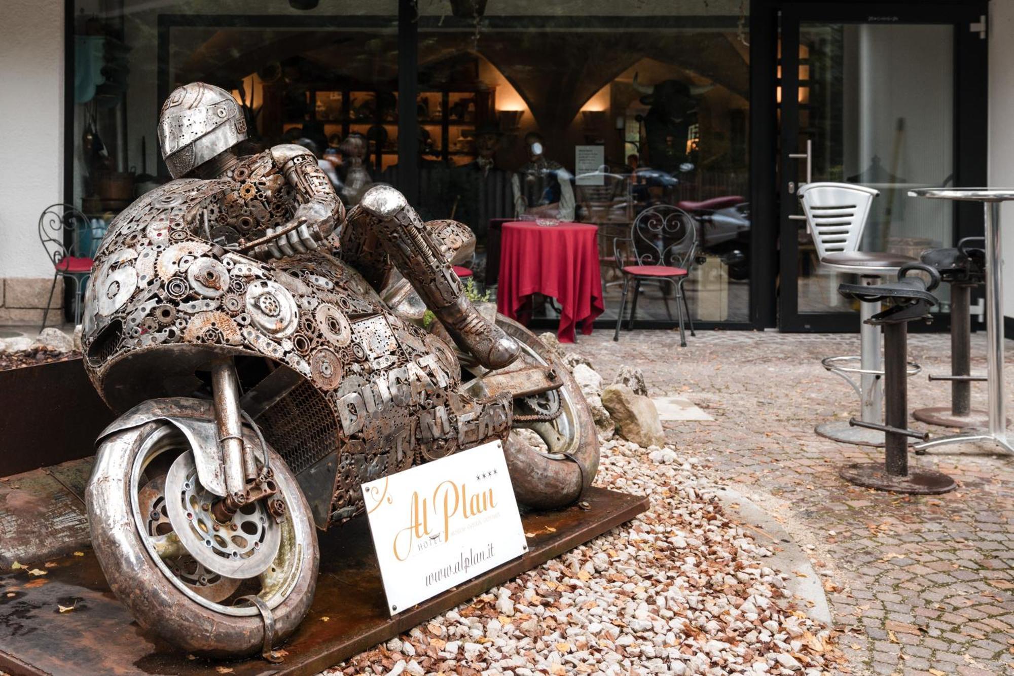 Al Plan, A Mountain Moving Hotel San Vigilio Di Marebbe Bagian luar foto