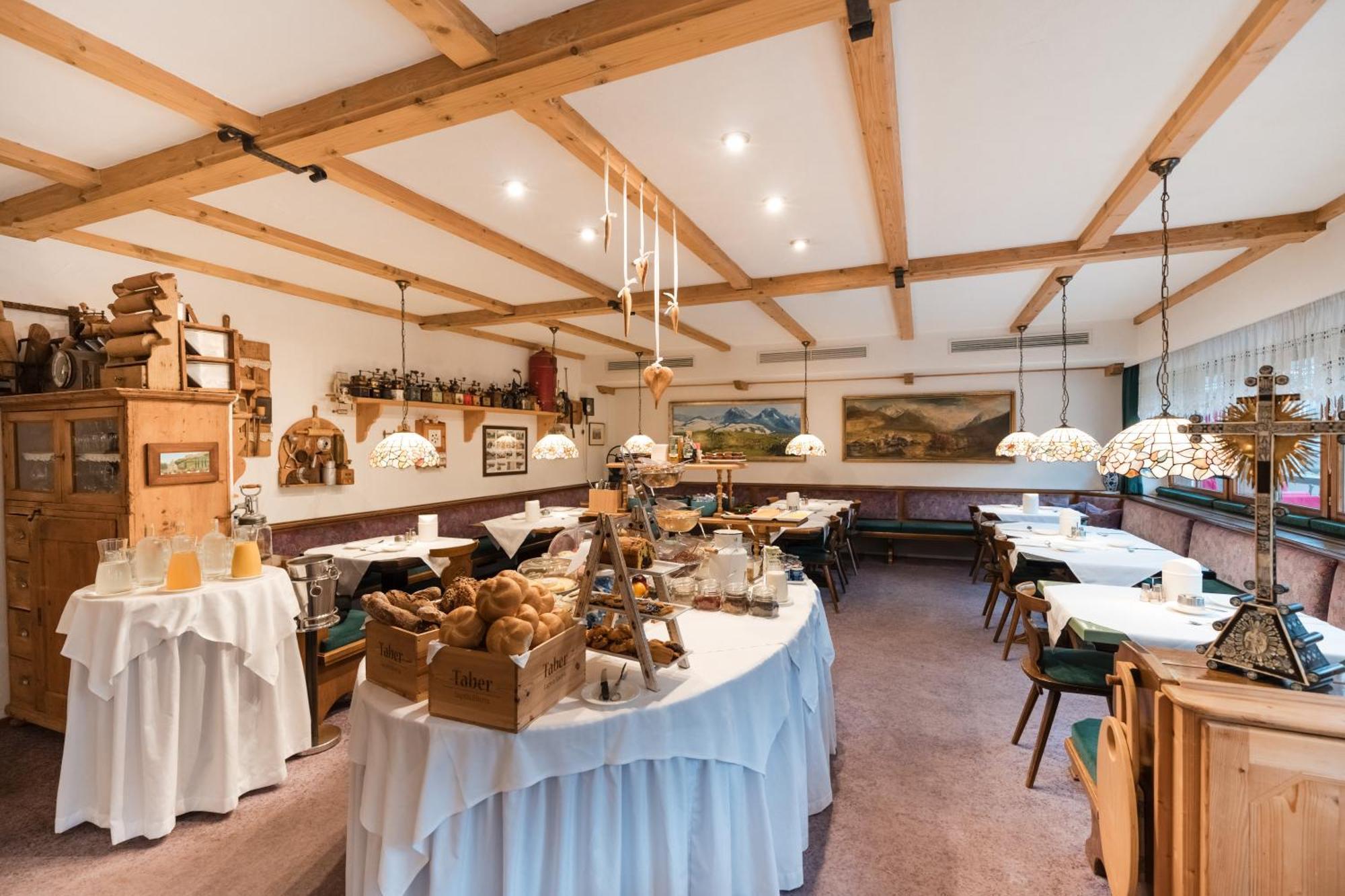 Al Plan, A Mountain Moving Hotel San Vigilio Di Marebbe Bagian luar foto